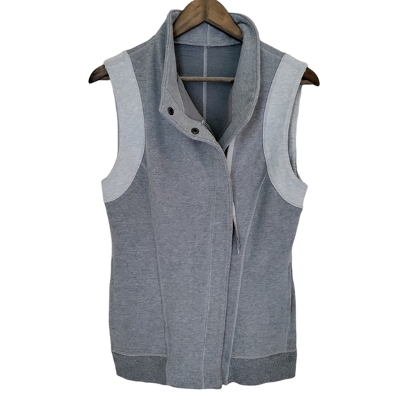RARE lululemon versa vest SZ 6 Grey ZipUp Moto Style Sweater Vest Activewear - Picture 3 of 11